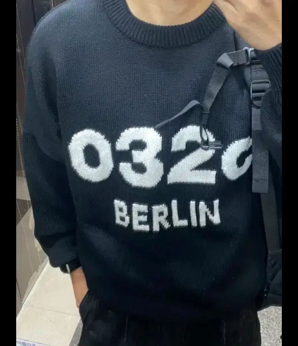XL 032C ベルリン セルフィー セーター ニット