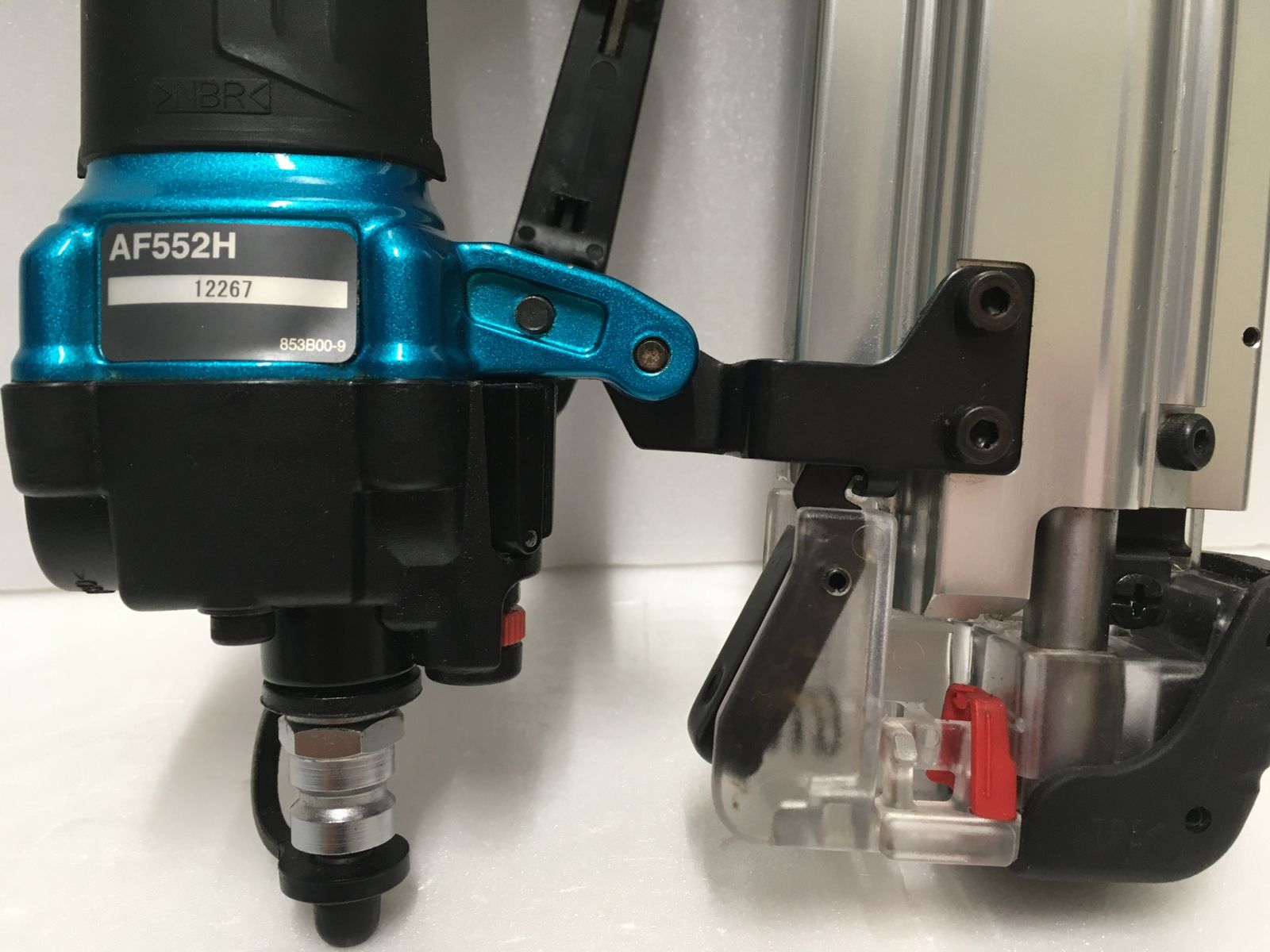 makita マキタ 釘打ち機 AF552H 動作未確認 ジャンク マキタ 高圧仕上釘打 AF552HM 青 (仕上釘 : 15～55mm /超仕上釘