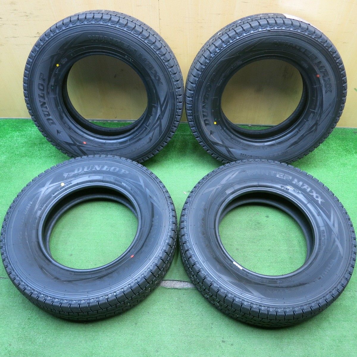 未使用！24年☆スタッドレス 195/80R15 107/105L ダンロップ 