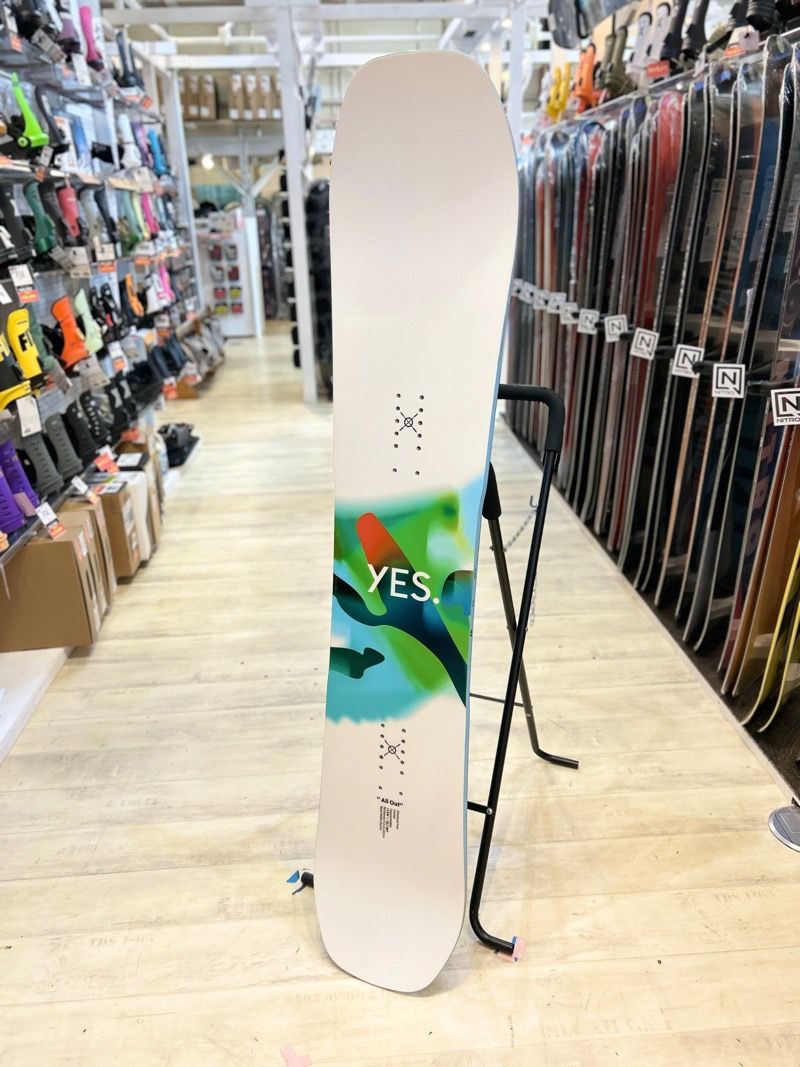 半額　YES イエス Shifter XTRM154cm イエス　スノーボード 半額 YES イエス Shifter XTRM154cm イエス スノーボード スノボー板