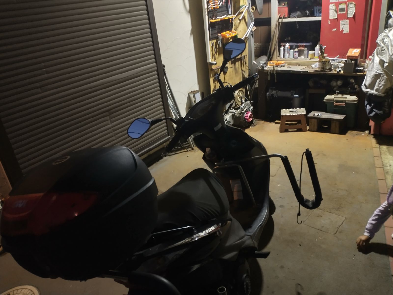 原付スクーター用のサーフボードキャリア