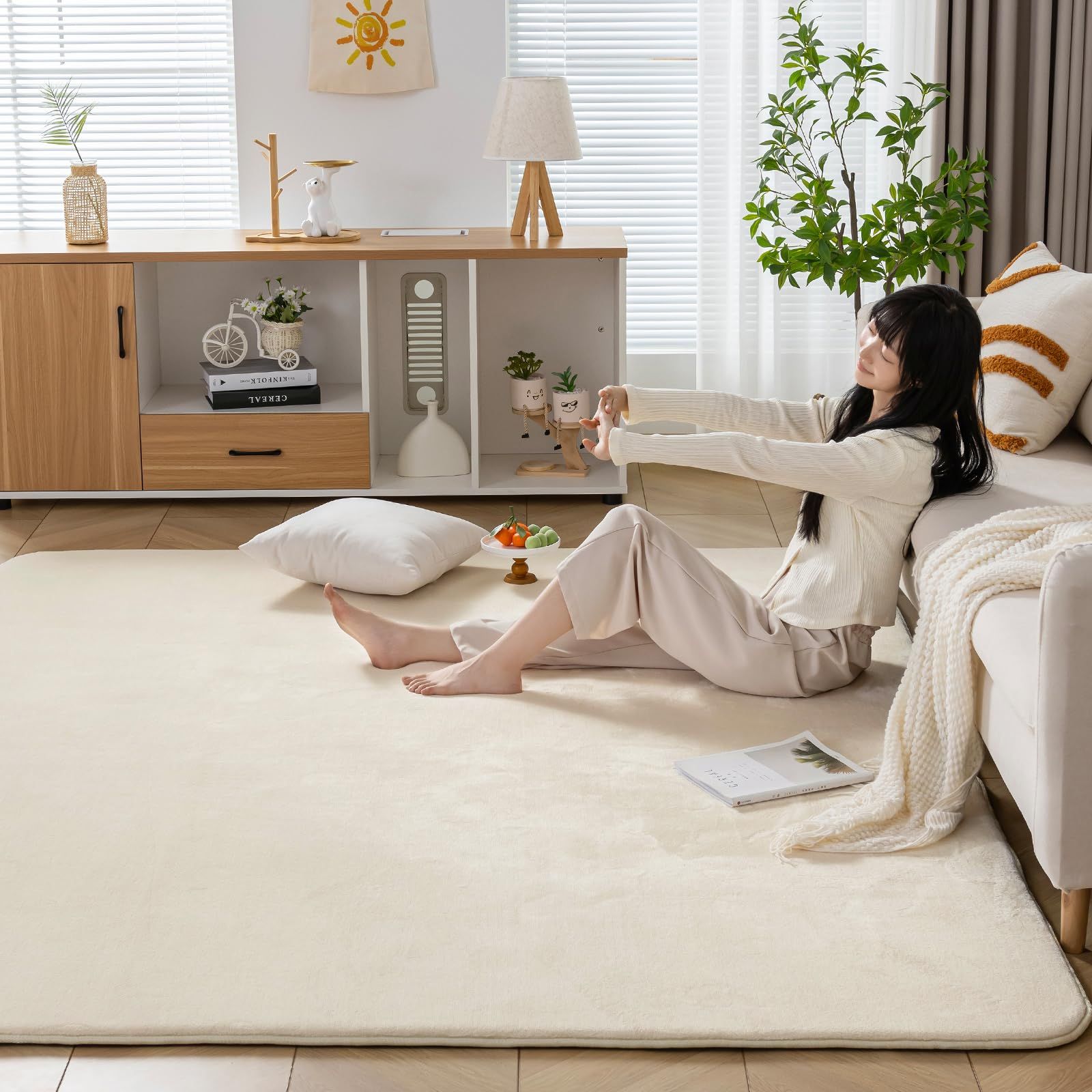 Keusnix ラグ カーペット 低反発 ラグマット 厚25mm 絨毯 厚手 1.5畳 135x185cm 滑り止め付 抗菌 防ダニ加工 オールシーズン快適 リビングマット ふわっと手触り じゅうたん こたつマット 床暖房 ホットカーペット対応 アイボリー