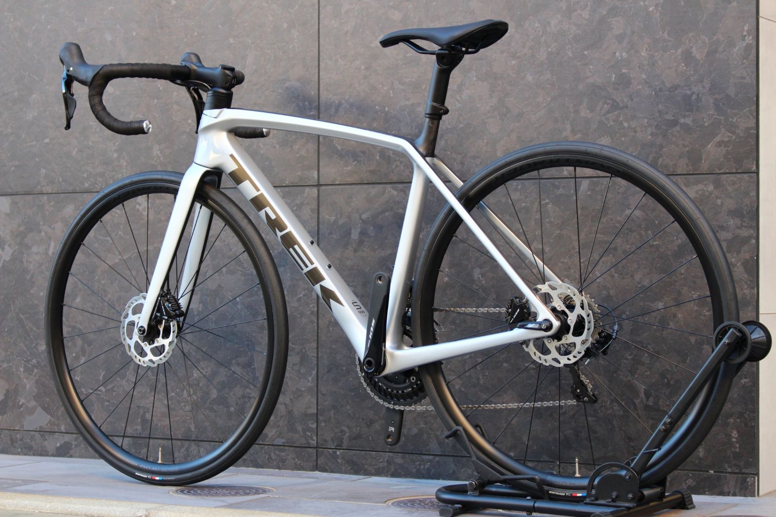 専用 トレック 2021年 Emonda SL5 52 シルバー シマノ105 トレック TREK エモンダ EMONDA SL5 DISC 2021年モデル 52サイズ
