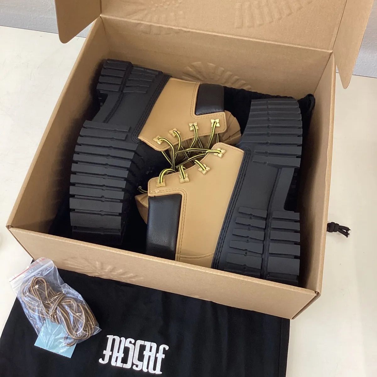 希少 MSCHF ミスチーフ 2×4 Duck Boots Timberland ティンバーランド