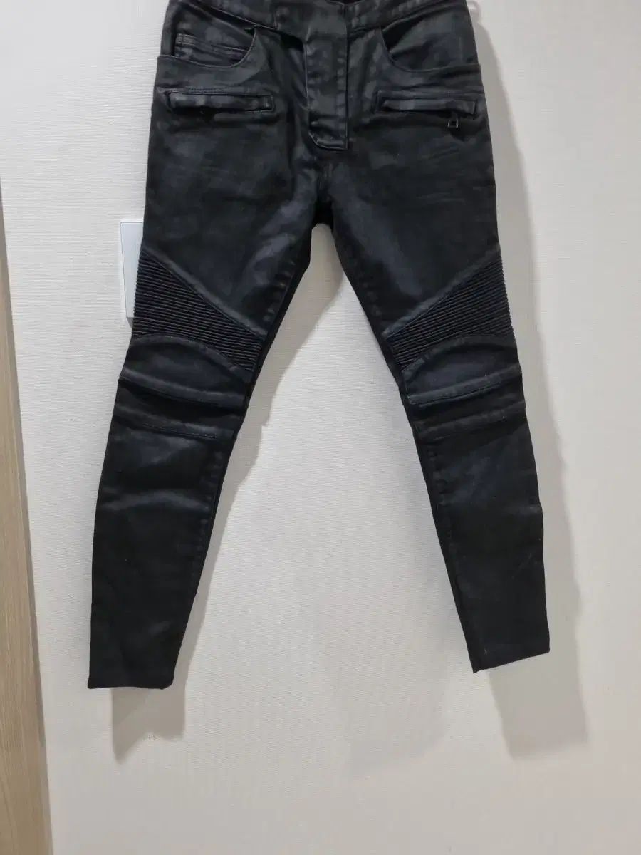 ブラックジーンズ