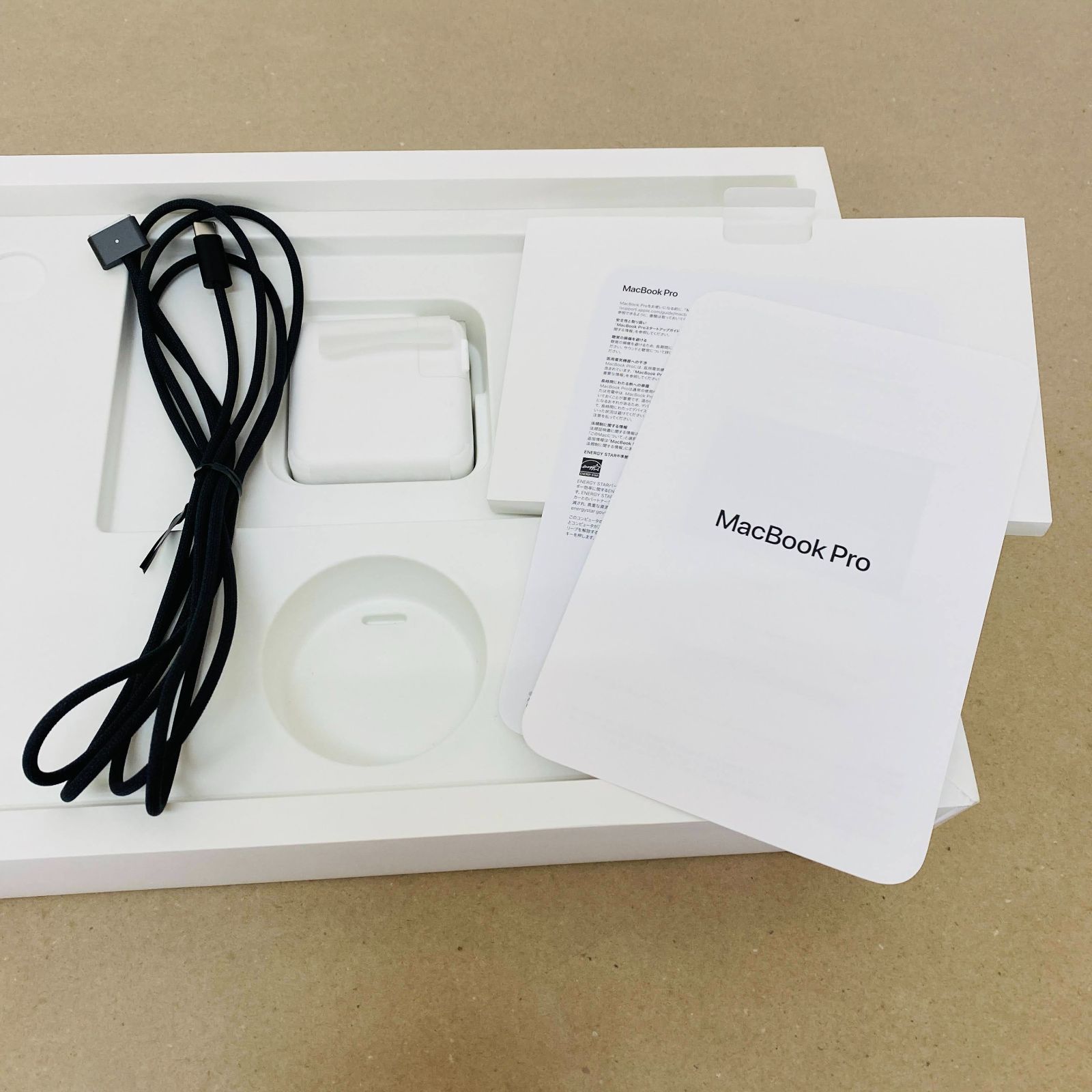 美品 MacBook Pro 14