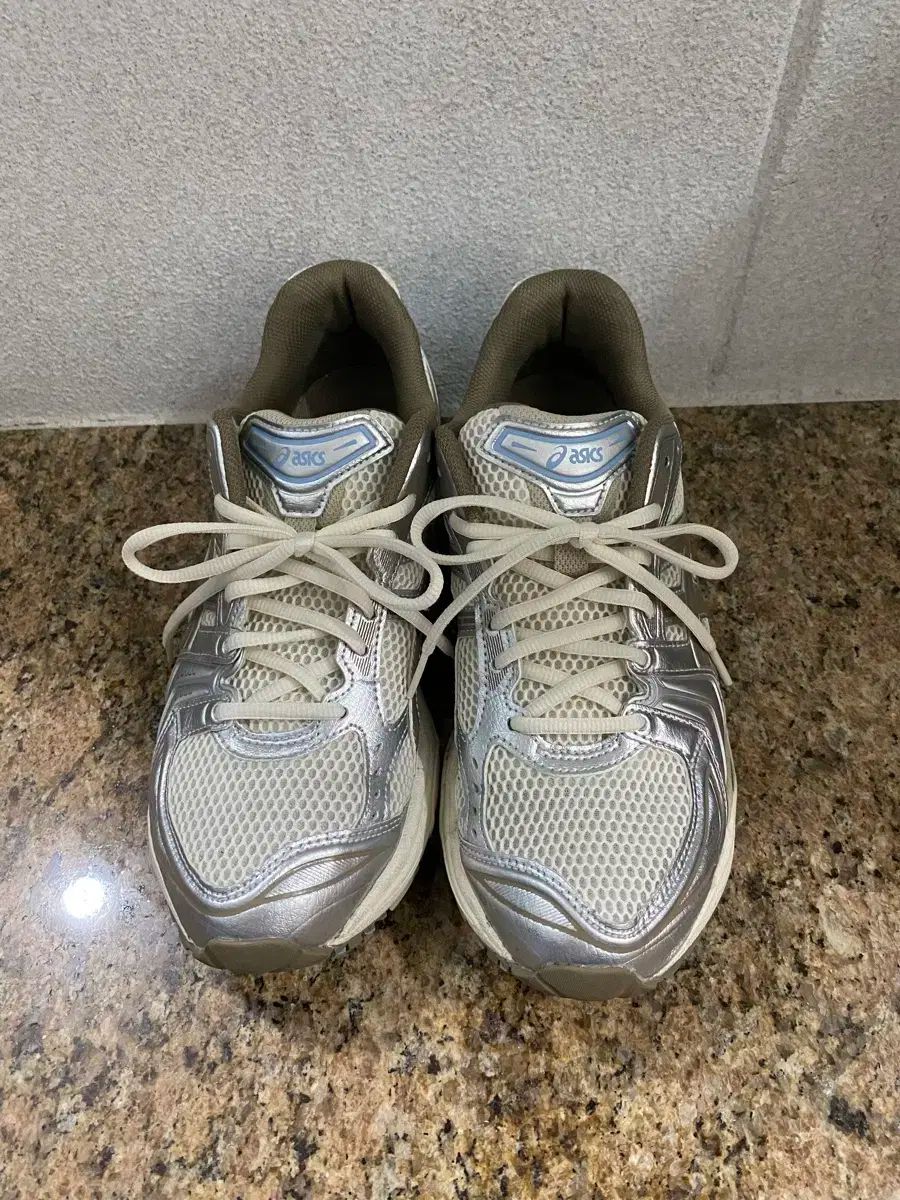 Asics アシックス