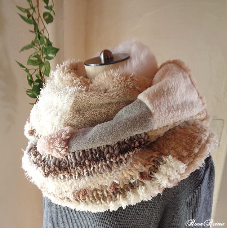 絵画なパッチワーク♥手編み+♥エクリュ♥ふわふわエコファー♥ボリュームスヌード 絵画なパッチワーク♥手編み+♥エクリュ ふわふわモコモコに包まれる