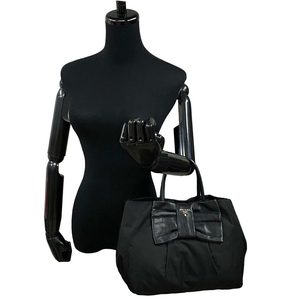 r98【極美品】プラダ　ロゴ金具　ナイロン　リボン　ブラック　トートバッグ. r98【極美品】プラダ ロゴ金具 ナイロン リボン ブラック トート