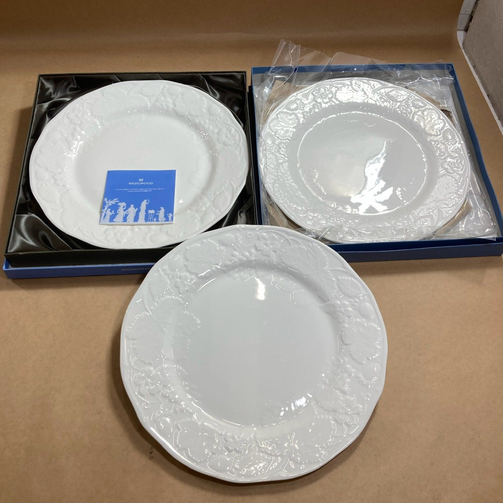 週末セール 黒壺 ウェッジウッド ストロベリー&バイン プレートセット 4枚