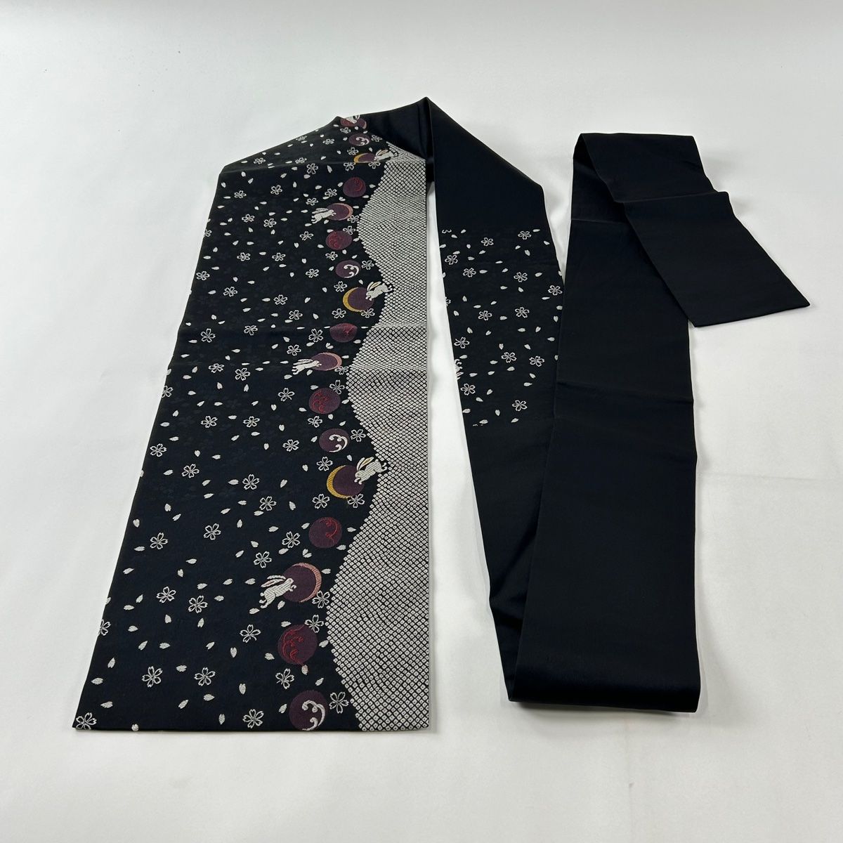 うさぎの袷帯☆塩瀬 名古屋帯 名品 うさぎ 桜 黒 正絹 【中古