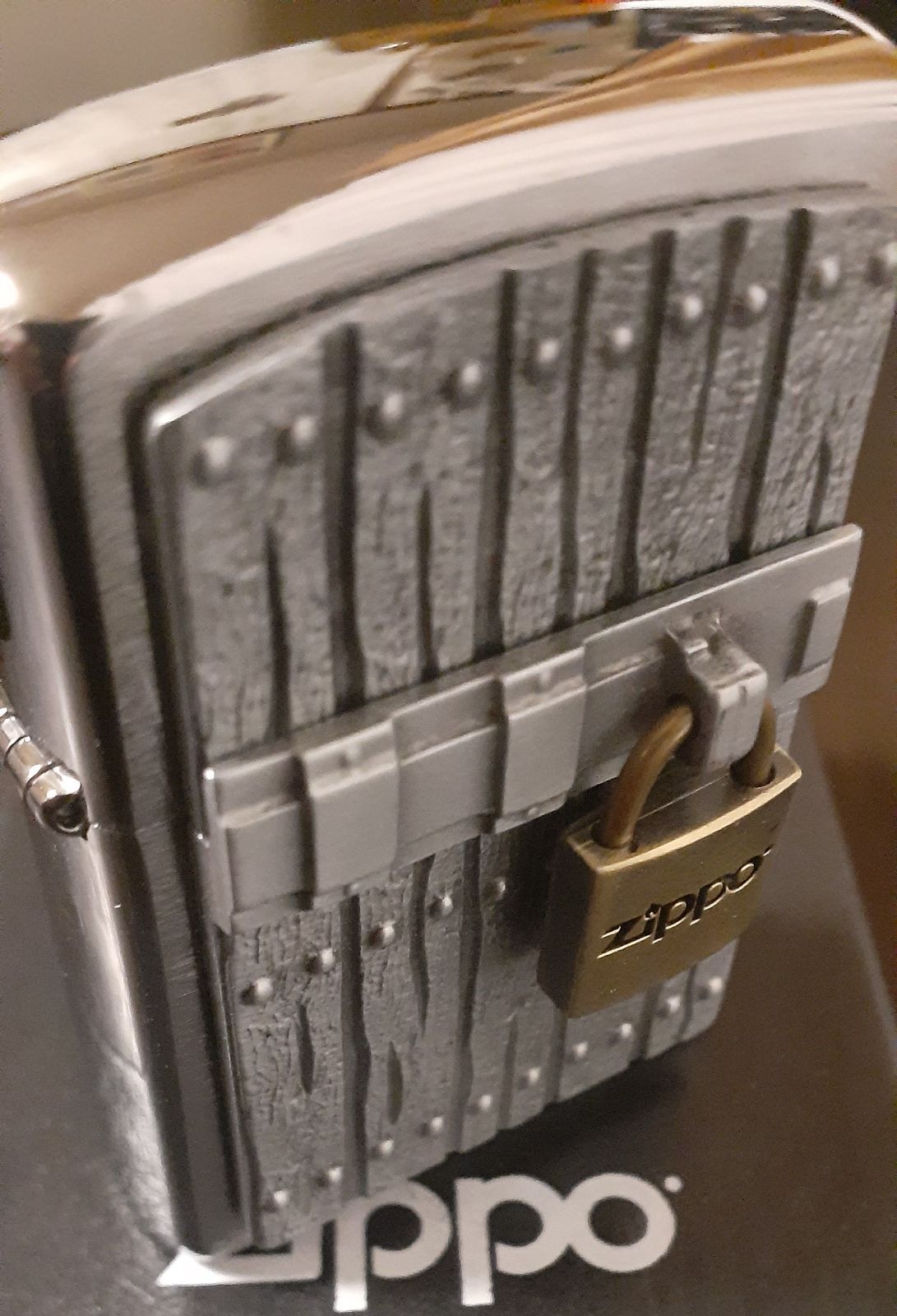 希少品 ZIPPO ジッポー 南京錠の扉レリーフ・ヘヴィプレート