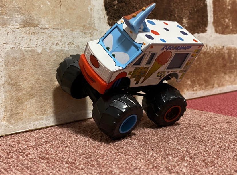 ディズニーカーズ2 メーターの作りアイスクリーマーミニカー
