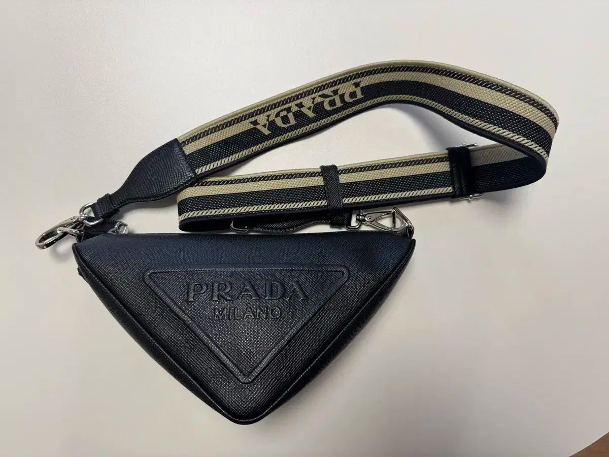 PRADA プラダ トライアングルバッグ サフィアーノ ショルダーバッグ クロスバッグ