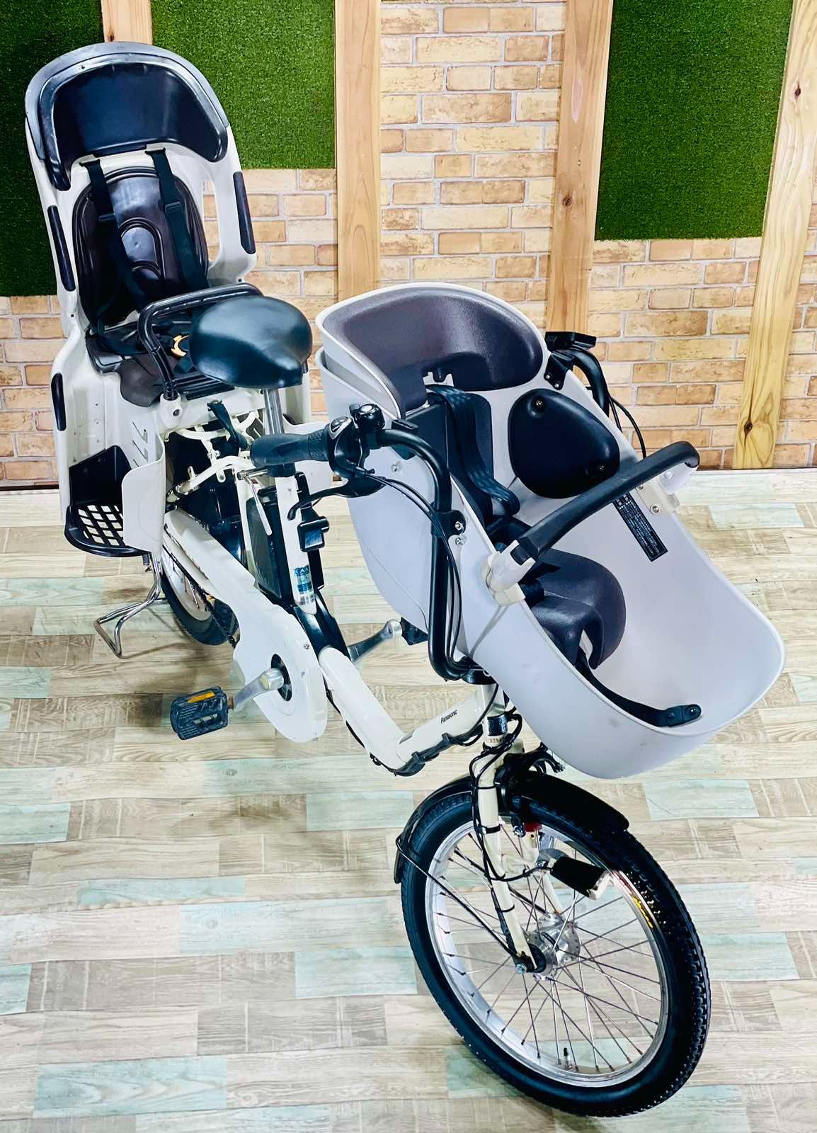 高級ベビーシート 大容量バッテリ 超人気 ギュット電動アシスト自転車 H1093 超お買い得】【高級ベビーシート】【大人気色】【オフホワイト