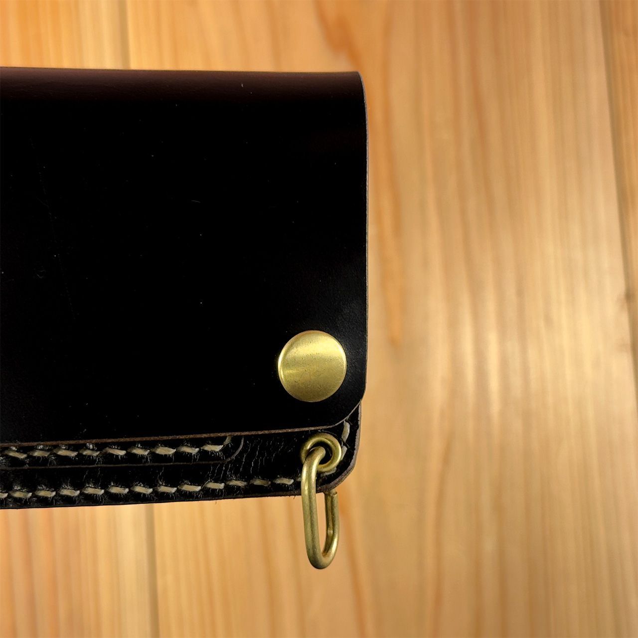 クロムエクセル・ブラック茶芯｜ミドルトラッカーウォレット – Horween