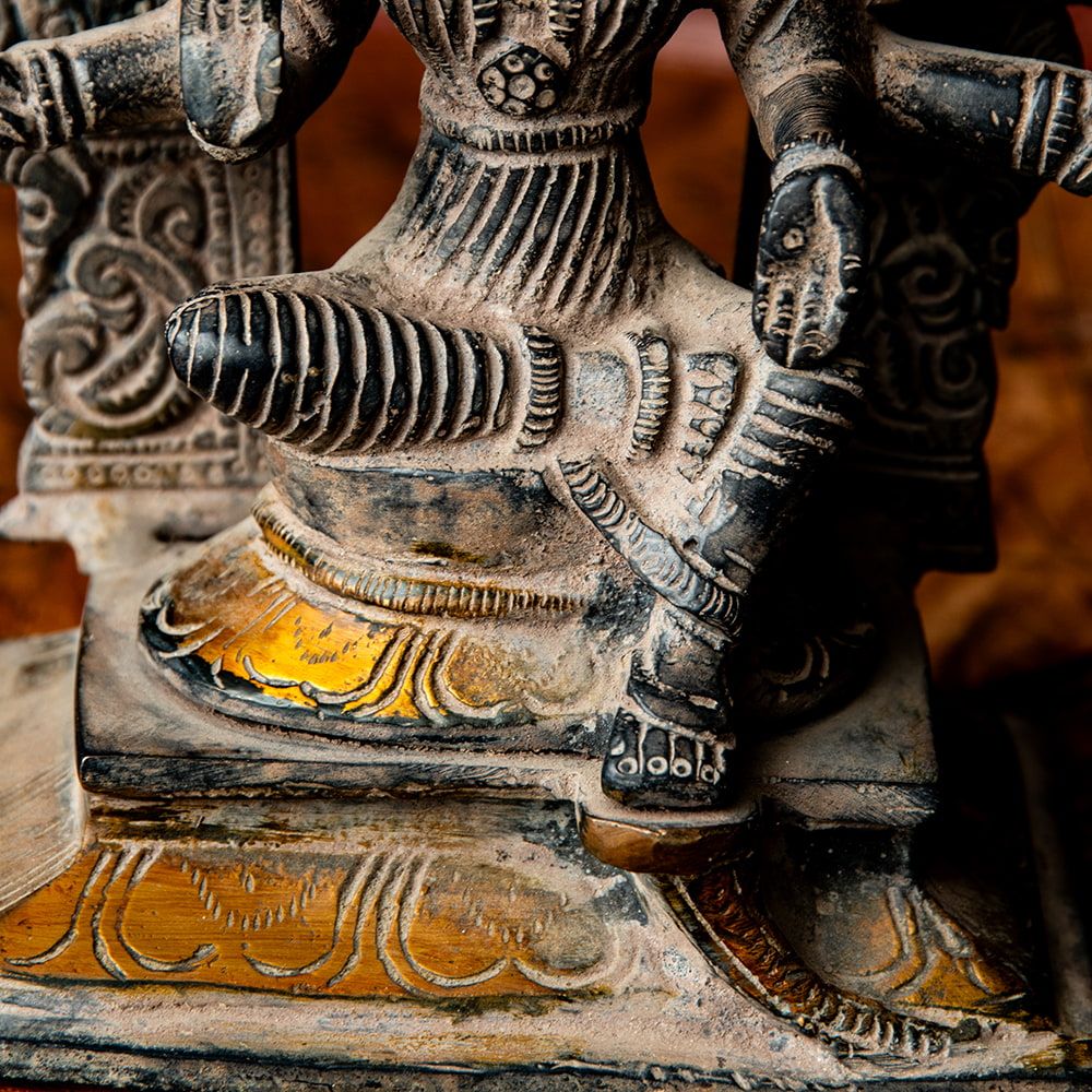 重厚なブラス製 高さ22cm程度