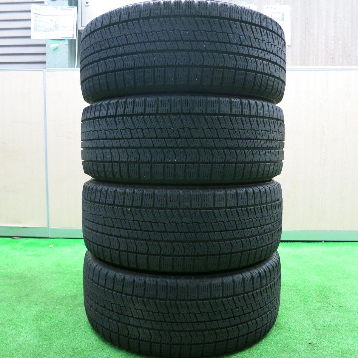 送料無料] バリ溝！キレイ！8.5分☆ボルボ 等 IRVINE 235/50R18 