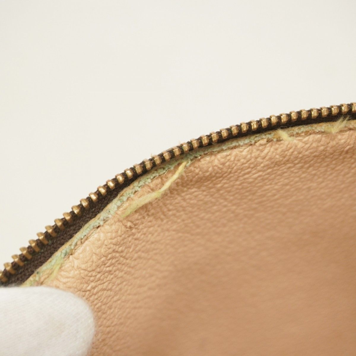 ポーチ モノグラム