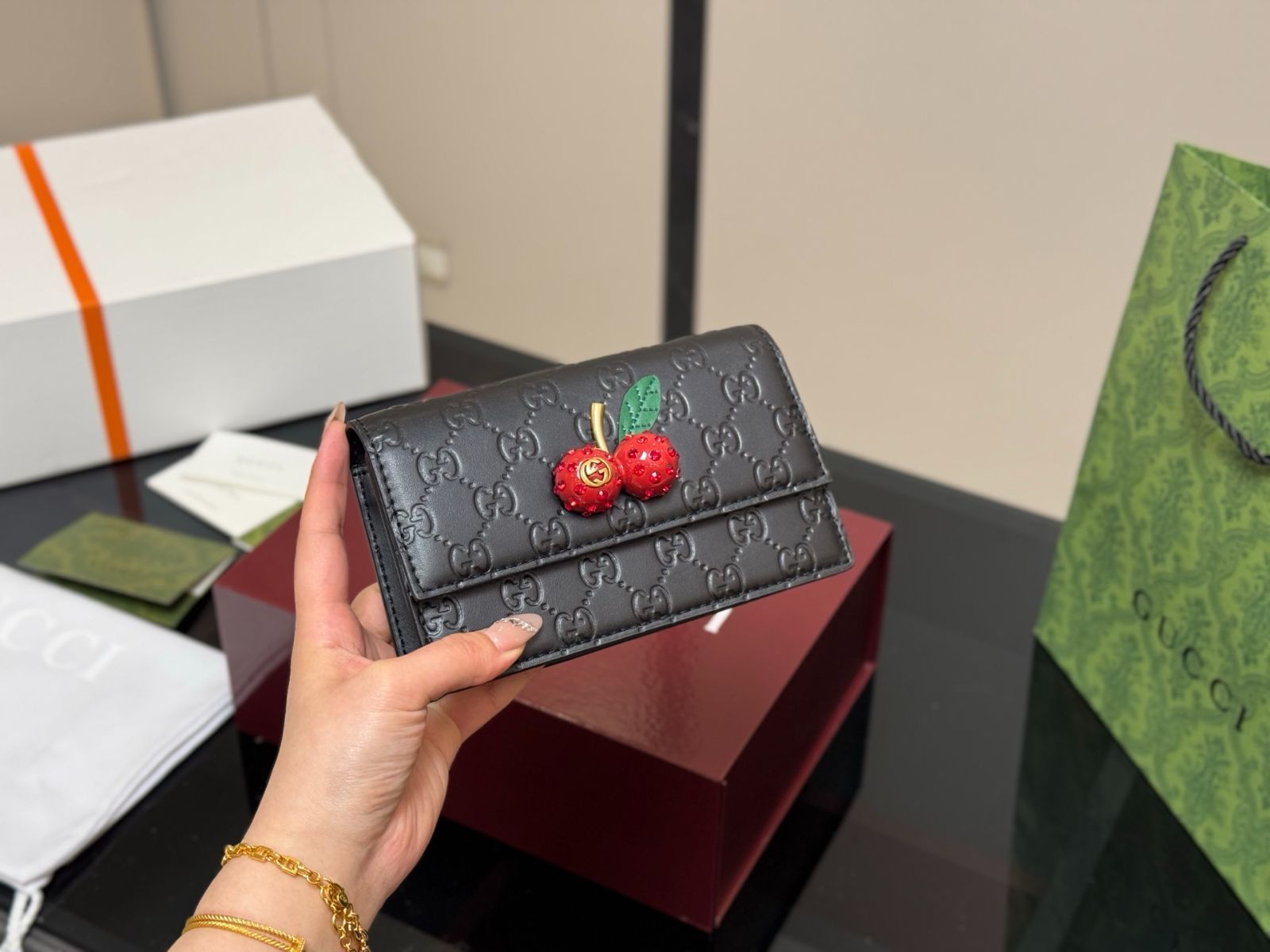 GUCCI グッチ チェリー グッチグッチシマ チェリー チェーンショルダーバッグ ピンク