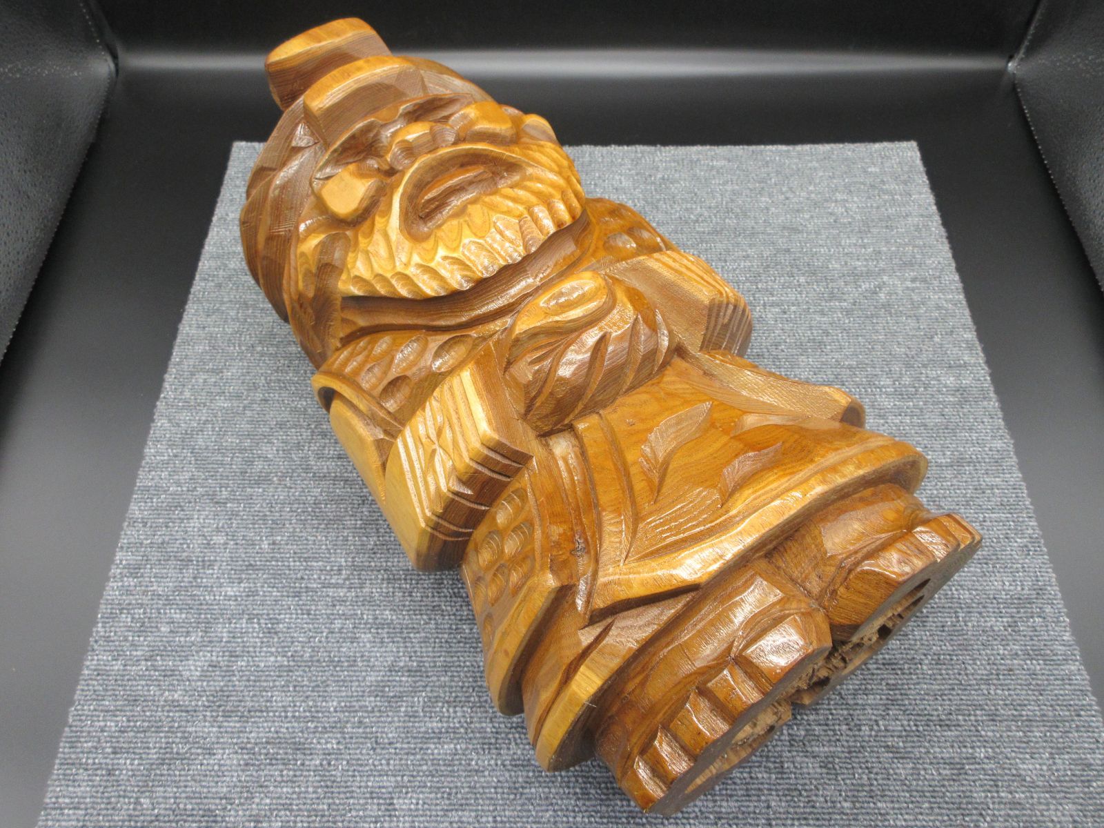 木彫り アイヌ 長老 像 置物 (大) - メルカリ