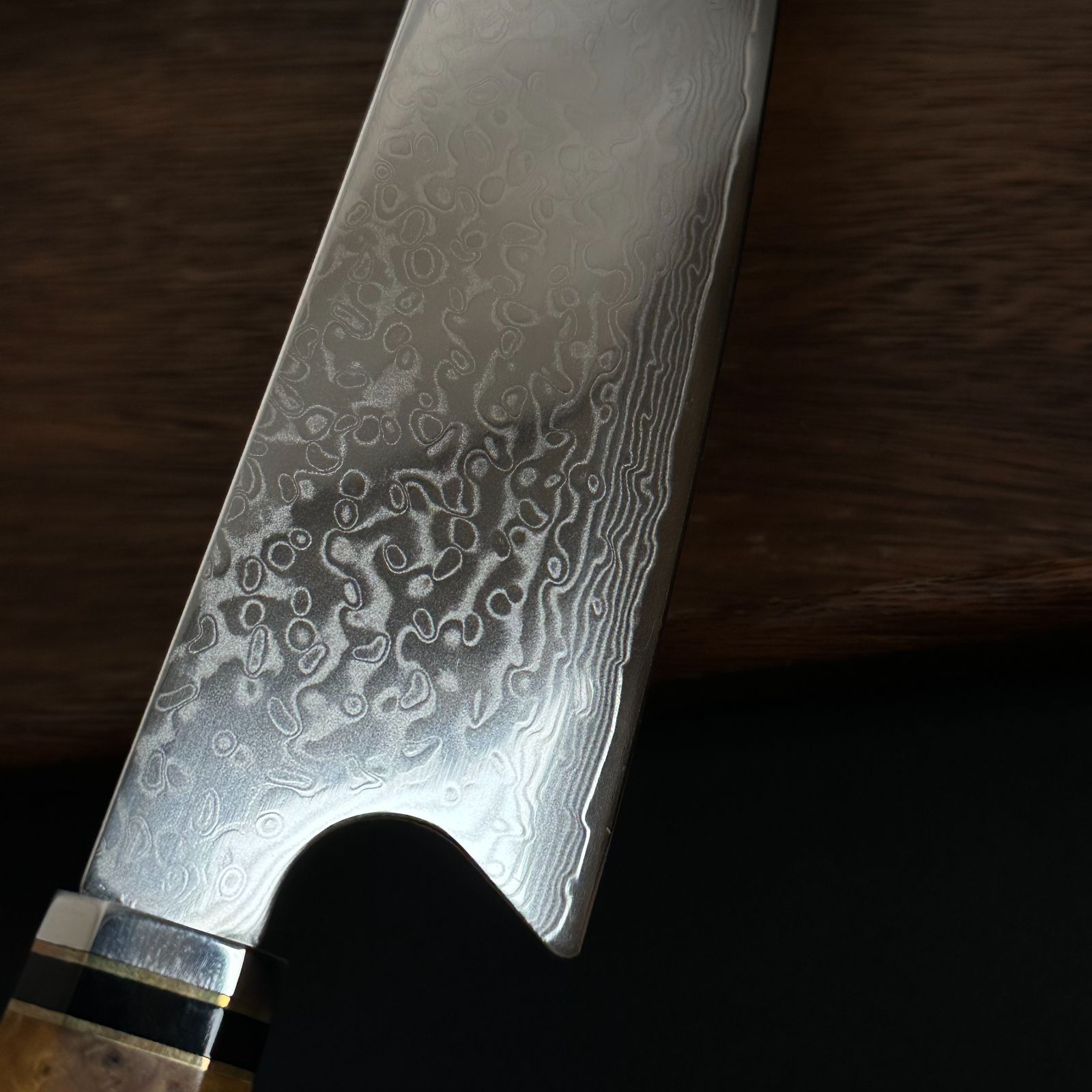 67層鏡面ダマスカス刀型切付包丁 210mm モダンビジュアルレッド柄