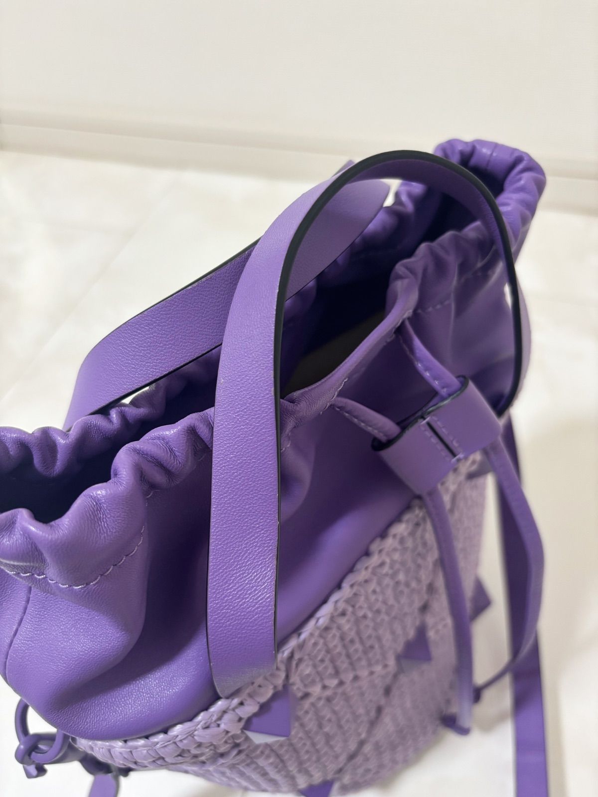 VALENTINO ヴァレンティノ かごバッグ ラフィア パープル スタッズ VALENTINO ヴァレンティノ かごバッグ ラフィア パープル スタッズ