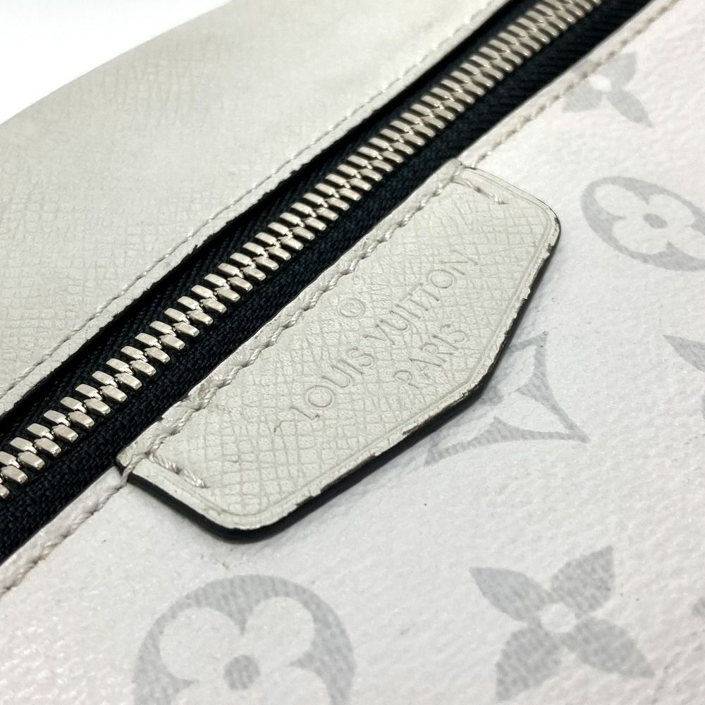 ルイヴィトン タイガラマ アウトドア メッセンジャーPM ショルダー