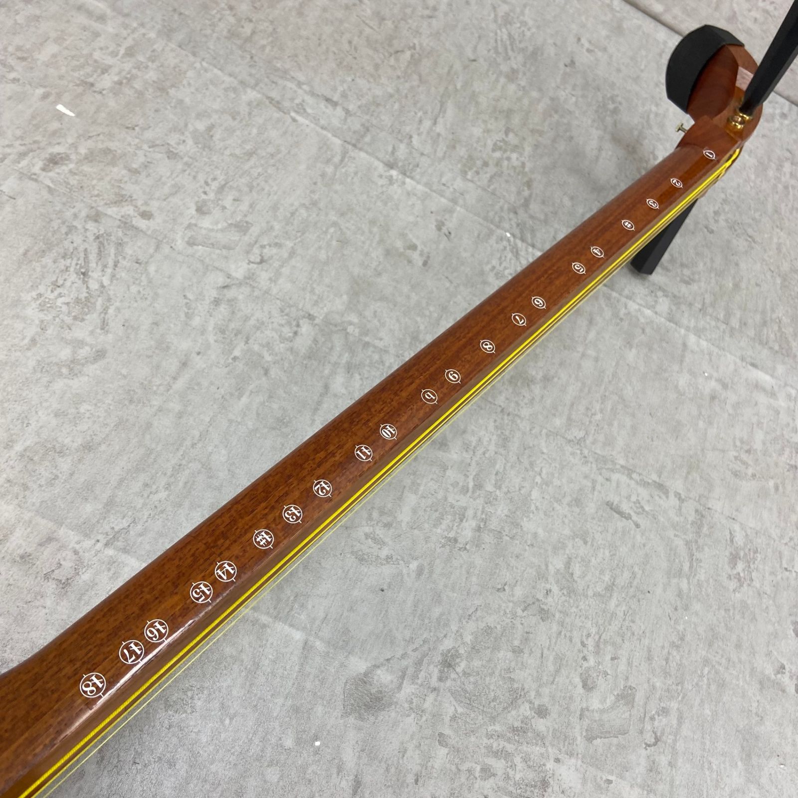 比較的美品　初心者おすすめ　津軽三味線　太棹　正寸　合皮　花梨　胴掛け　糸付属 比較的美品 初心者おすすめ 津軽三味線 太棹 正寸 合皮 花梨 胴掛け