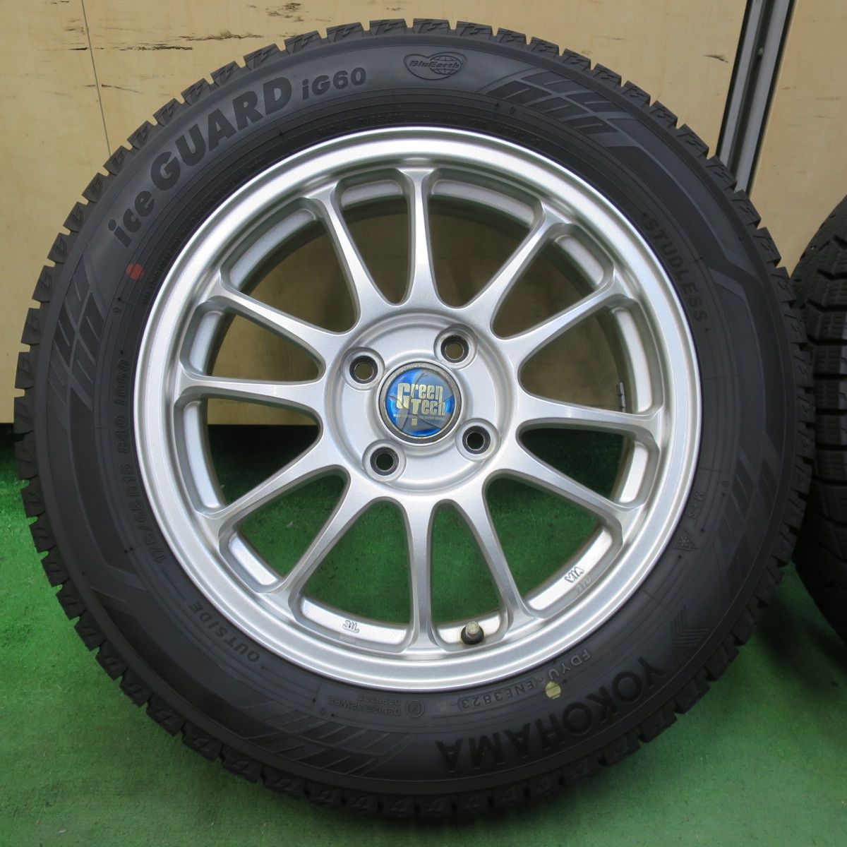 バリ溝！23年！キレイ！9.5分☆スタッドレス 175/65R15 ヨコハマ 