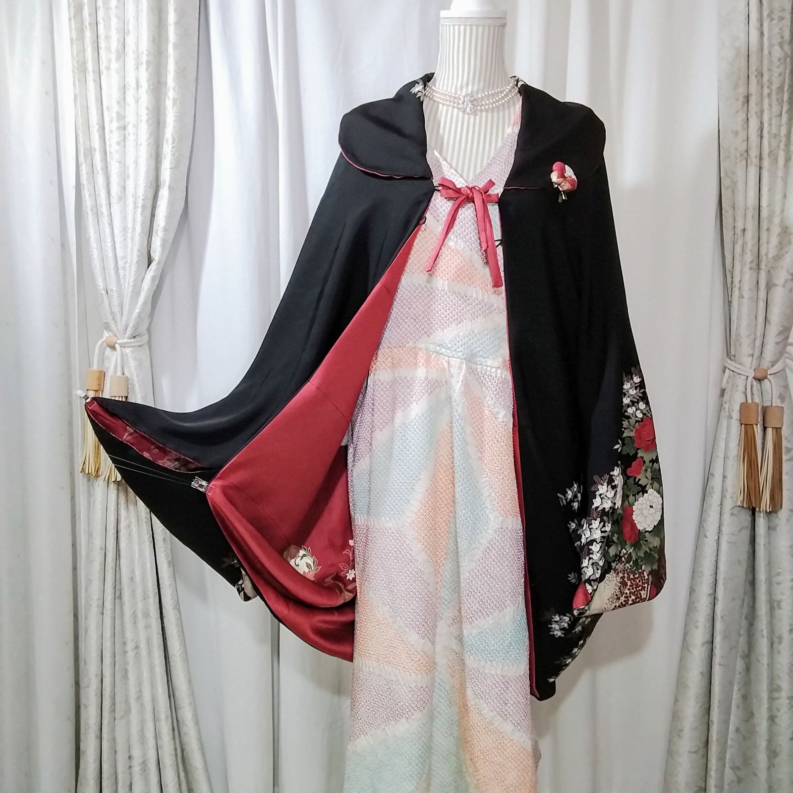 和洋折衷で使える 正絹リバーシブルモモンガコート 羽織紐とブローチ