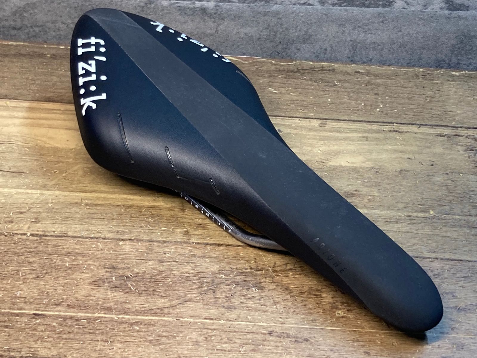 JI049 フィジーク fizik アリオネ ARIONE R3 Regular サドル