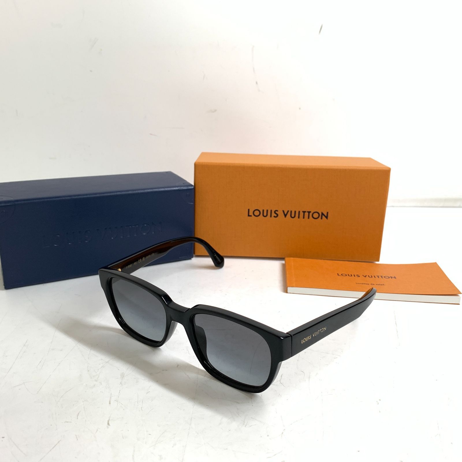 f001 B LOUIS VUITTON ルイヴィトン Z1702E 55□20 150 LVストリート スクエア サングラス 眼鏡 メガネ ブラック系 保存ケース き