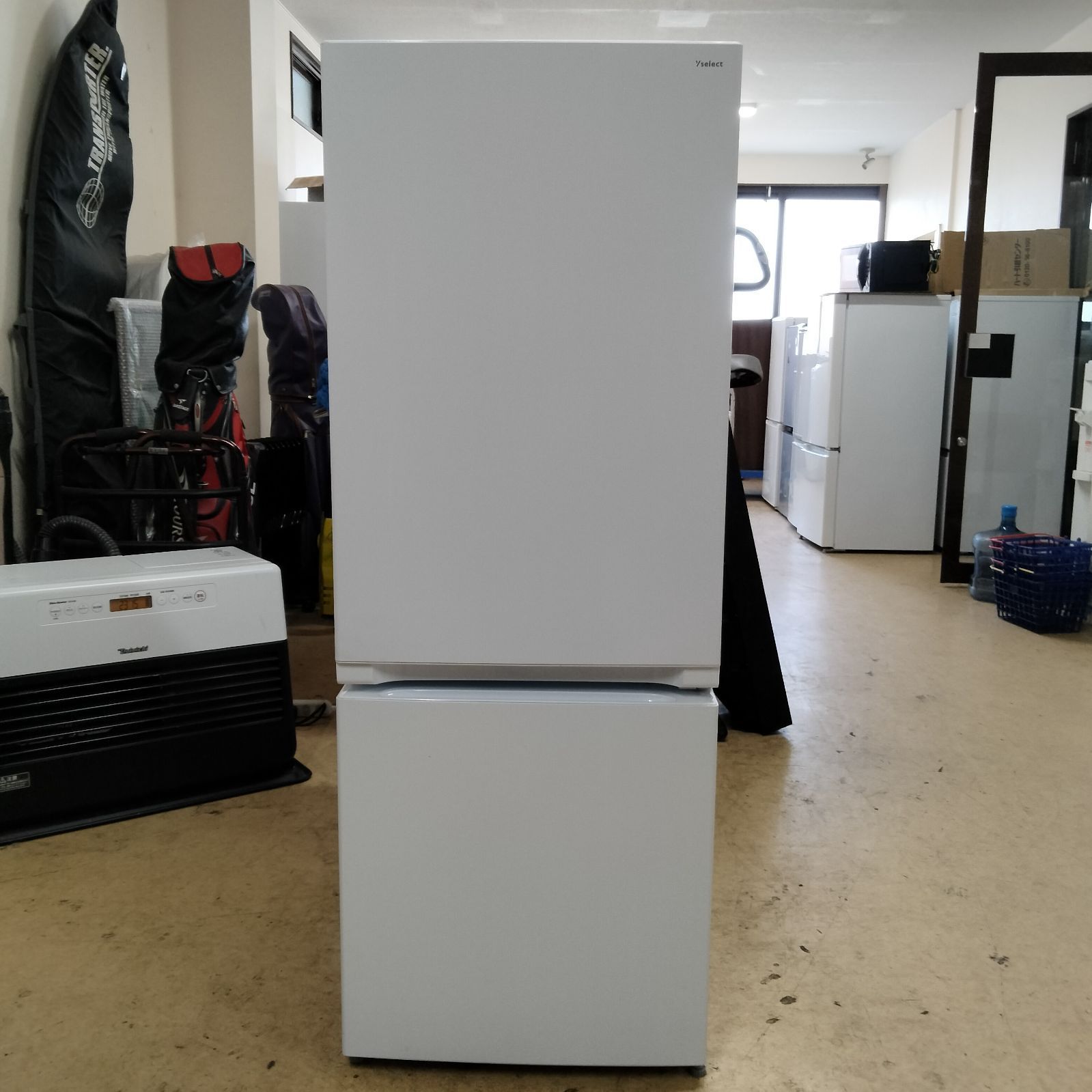 送料設置無料　ワールプールジャパン ノンフロン冷凍冷蔵庫 YRZ-F15LK REFAGE YRZ-F15LK 2ドア冷蔵庫 156L 右開き ブラック | ヤマダ