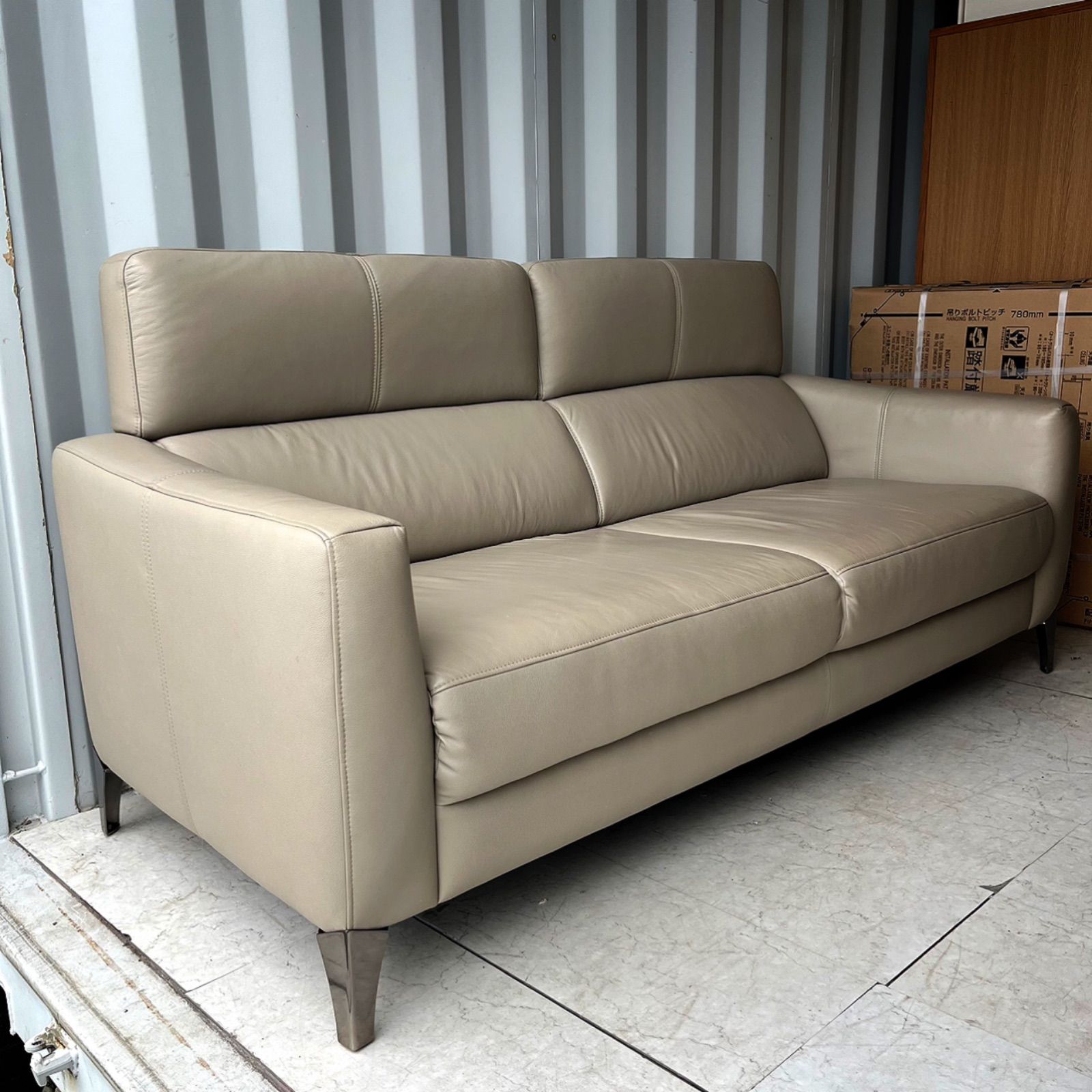 取付無料！IDC大塚家具 クレフ 本革サンド色 北欧モダン風3P