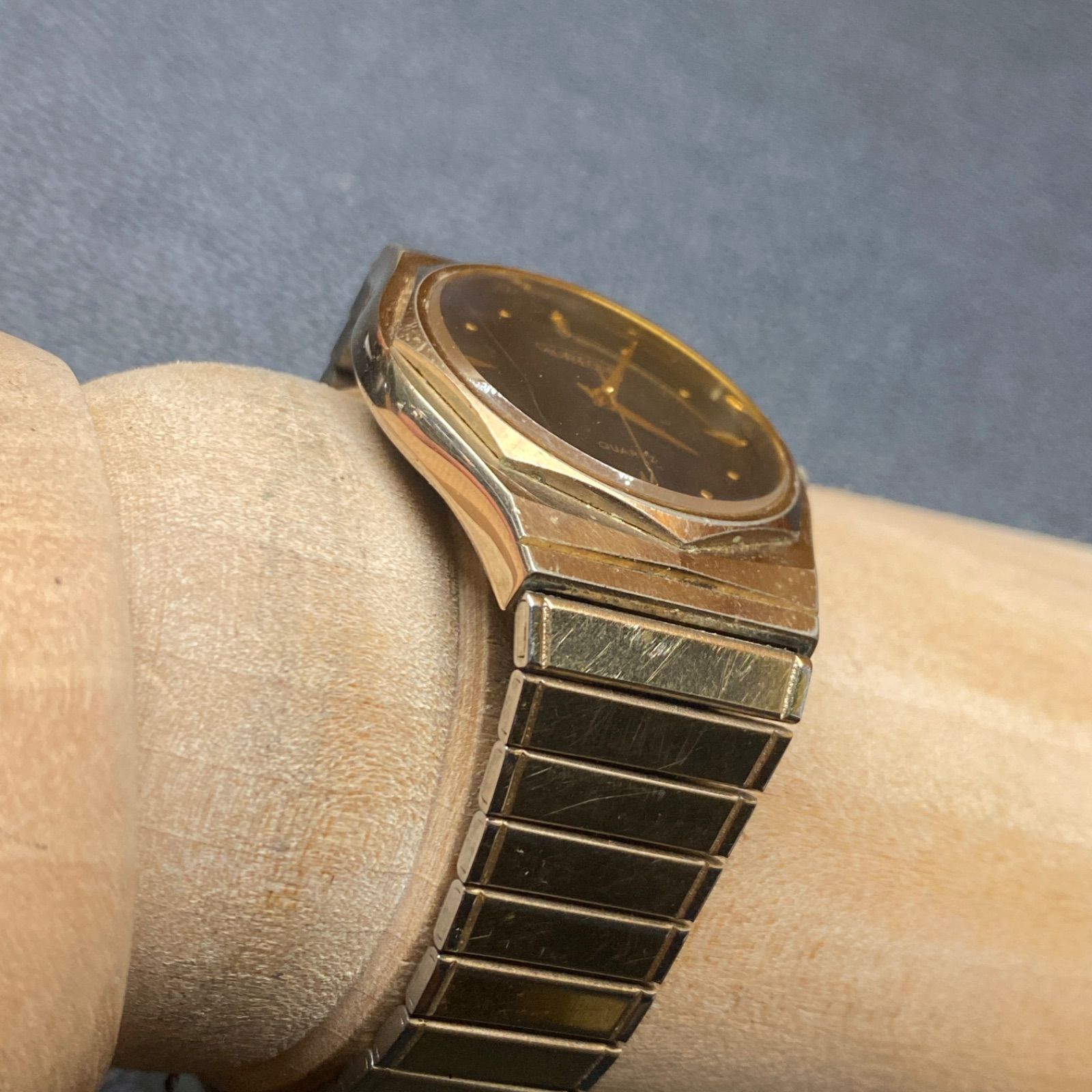 オレオール AUREOLE 腕時計 ゴールド ブラック盤 レディース メンズ