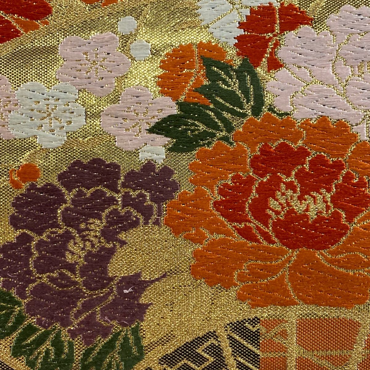 A18 美品　袋帯 美名品 草花 箔 金銀彩 金色 お正絹 袋帯 美品 名品 花井幸子 落款あり 草花 金糸 刺繍 金色 六通
