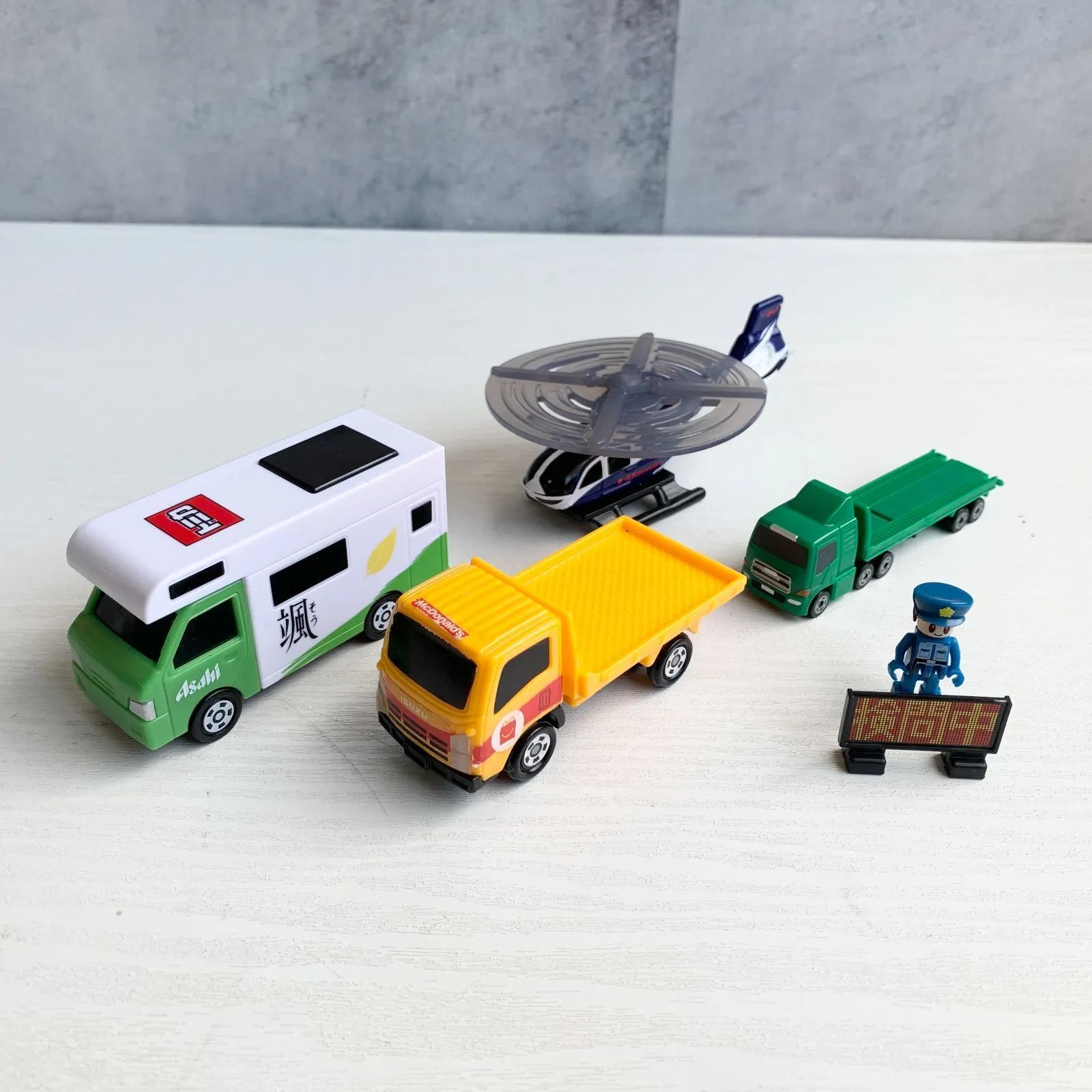 幻の日本製トミカ4台セット