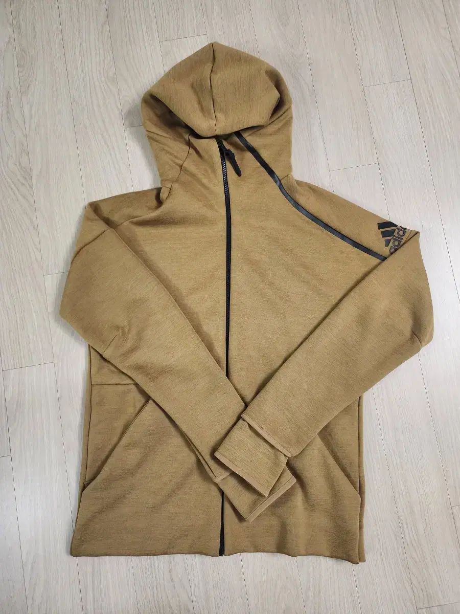 105XL adidas アディダス zne フード付き ジップアップパーカー