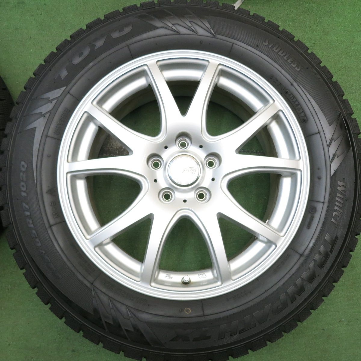 バリ溝！キレイ！ほぼ10分☆スタッドレス 225/65R17 トーヨー