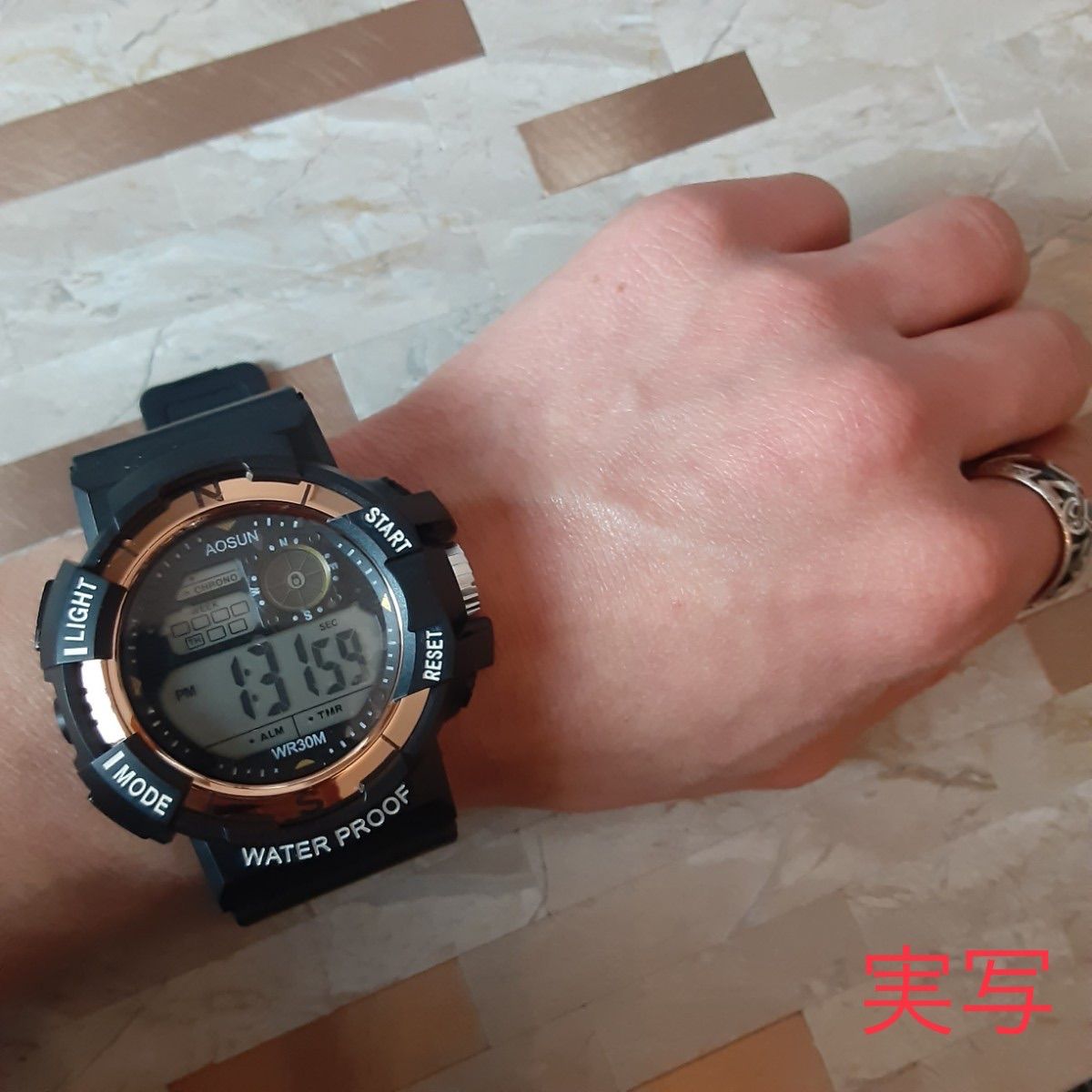 16新品 送料無料 デジタル腕時計多機能 ボーイズ（キッズ）から大人まで 黒×金-4
