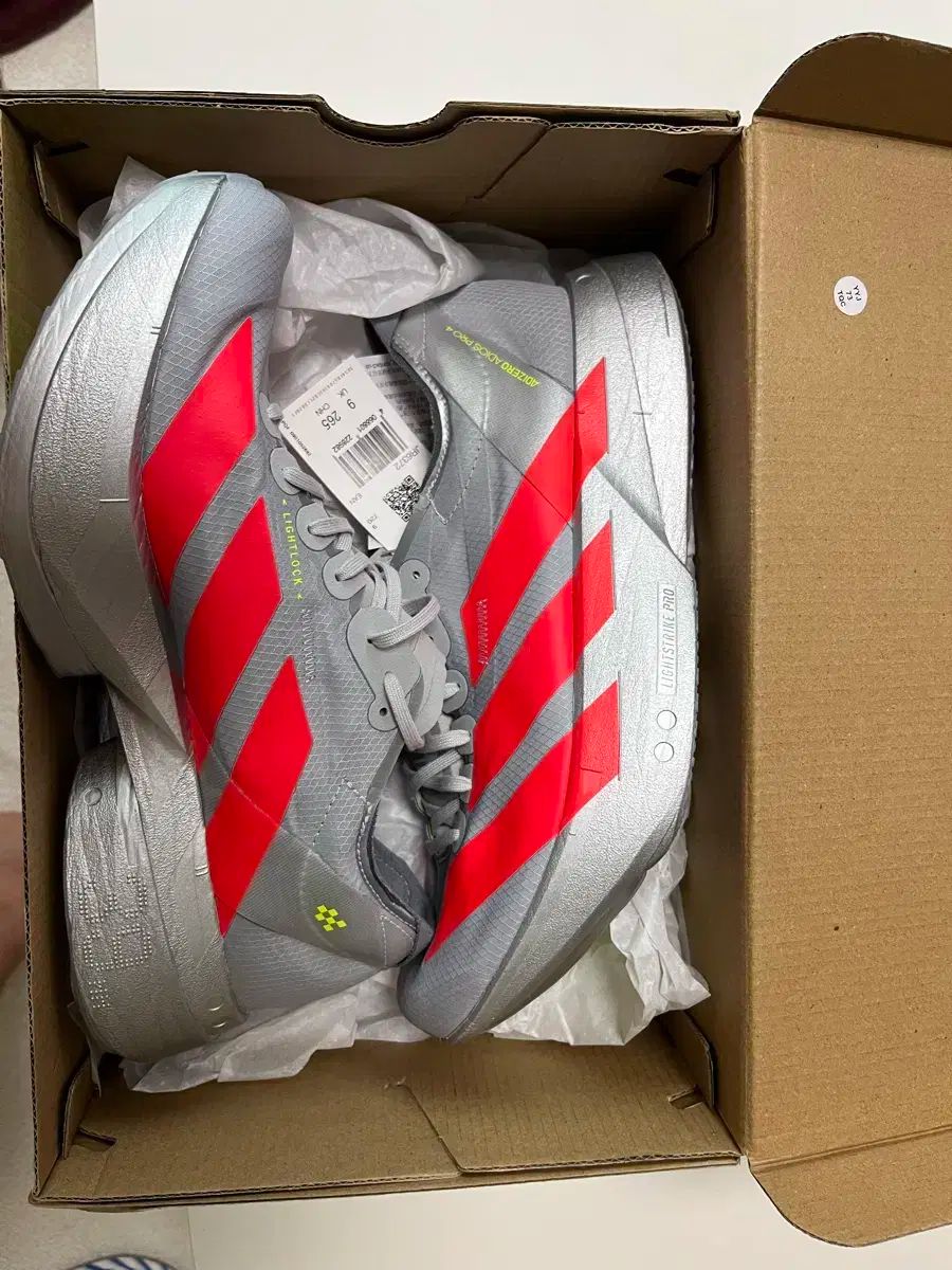 アディゼロ アディオス