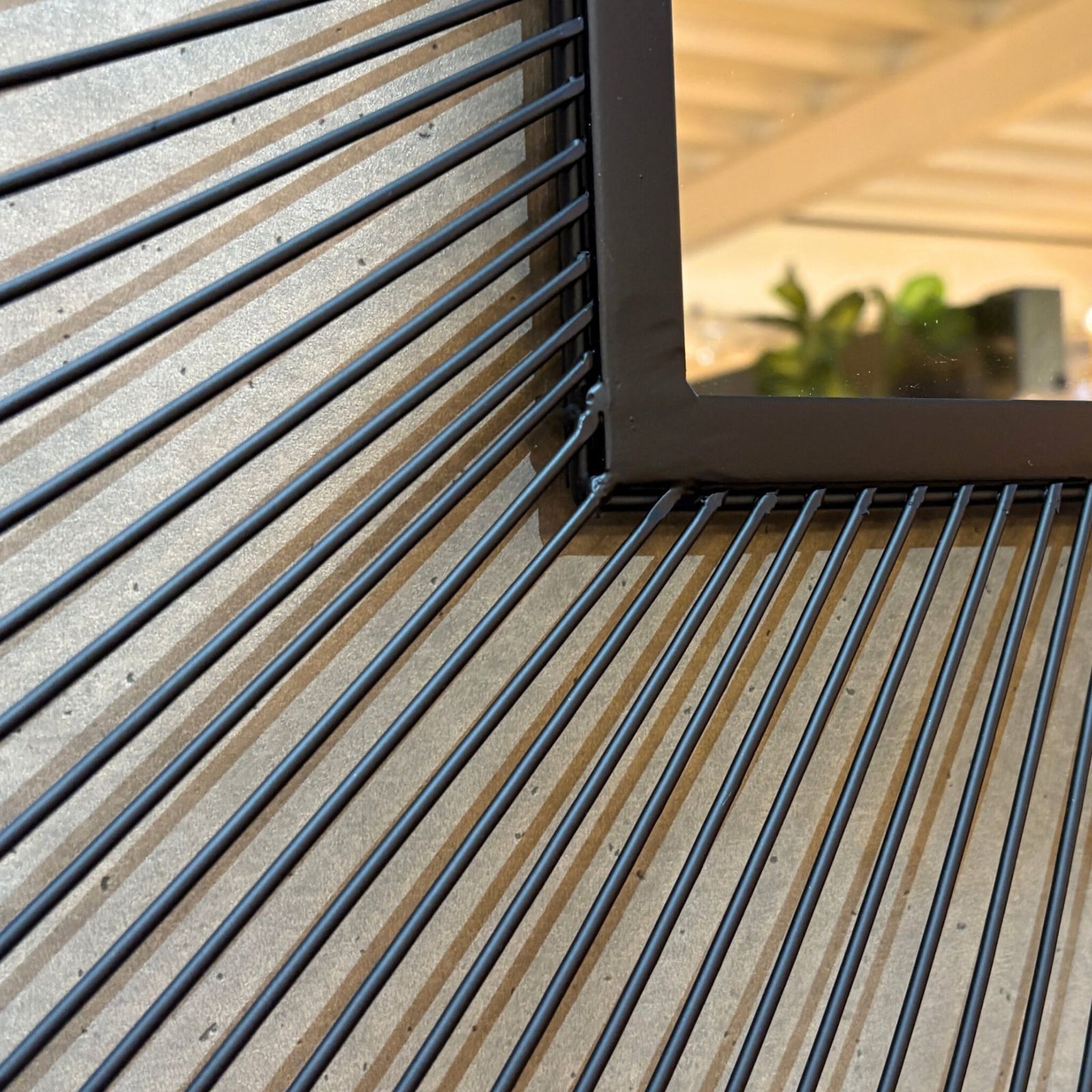 ブラックワイヤーフレーム ミッドセンチュリーモダン