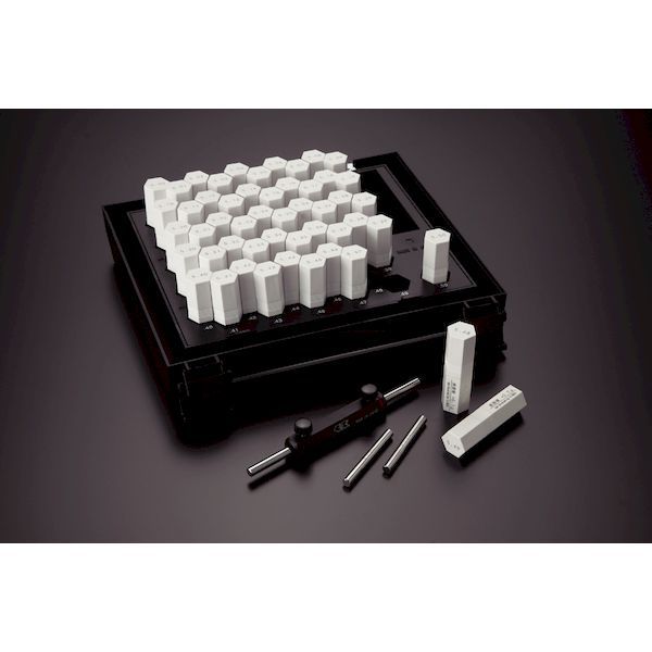 ミス・ペテン』鴨居羊子人形写真集 （撮影・細江英公）1966年