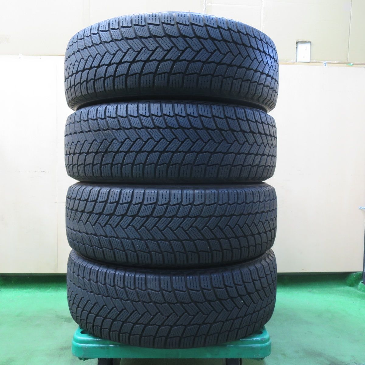 送料無料] ほぼ未使用！23年☆スタッドレス 225/60R18
