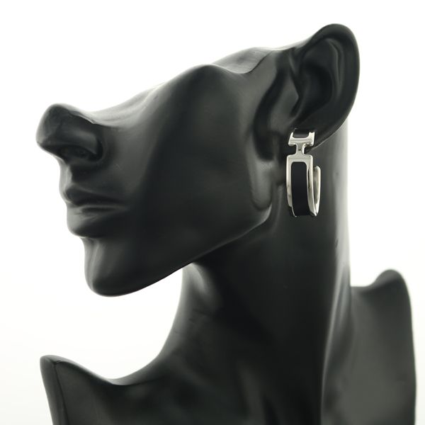 ピアス オランプ