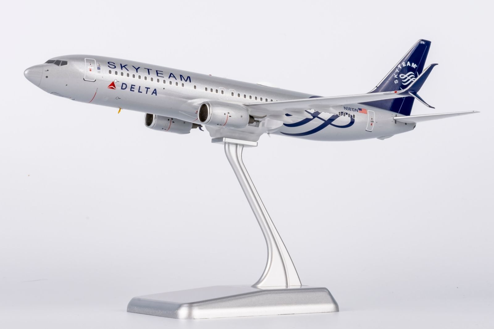 デルタ航空 737-800|w