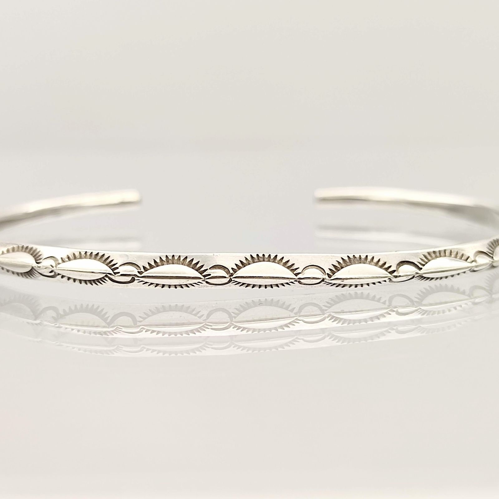 LARRY SMITH ラリースミス EXTRA THIN TRIANGLE BRACELET