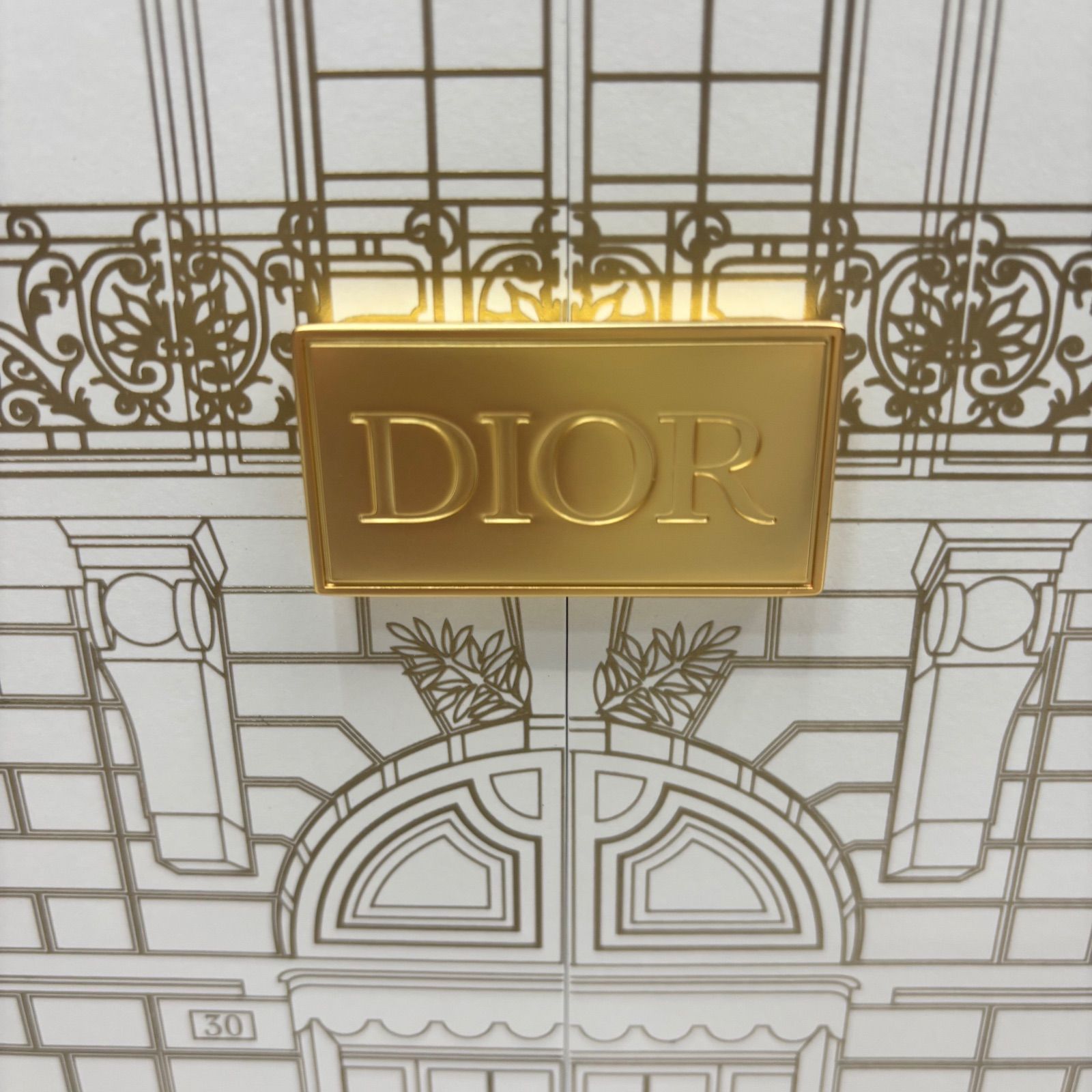 DIOR
