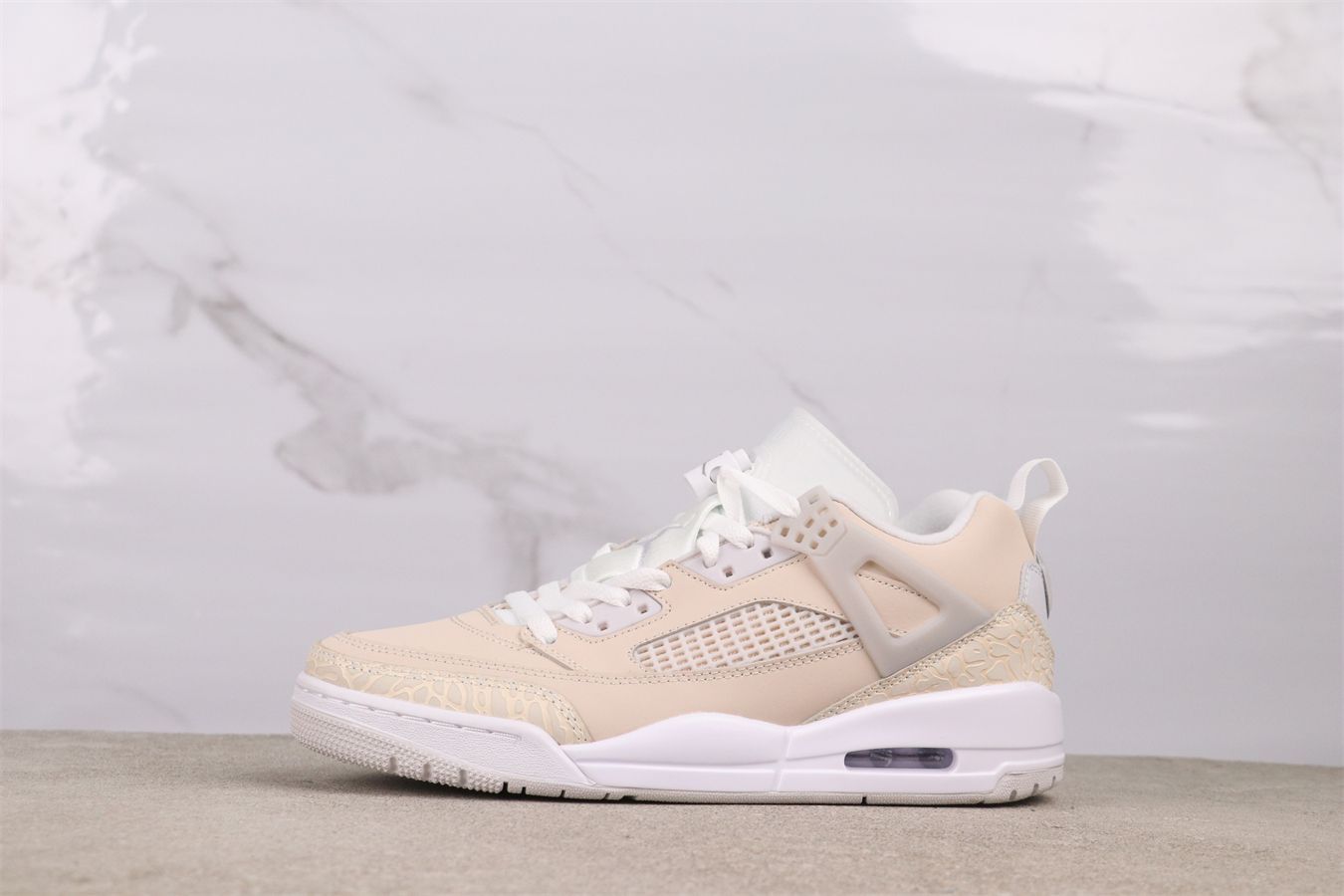 今日 ジョーダン ナイキ JORDAN SPIZIKE LOW HV6528 - 100 ライトブラウ